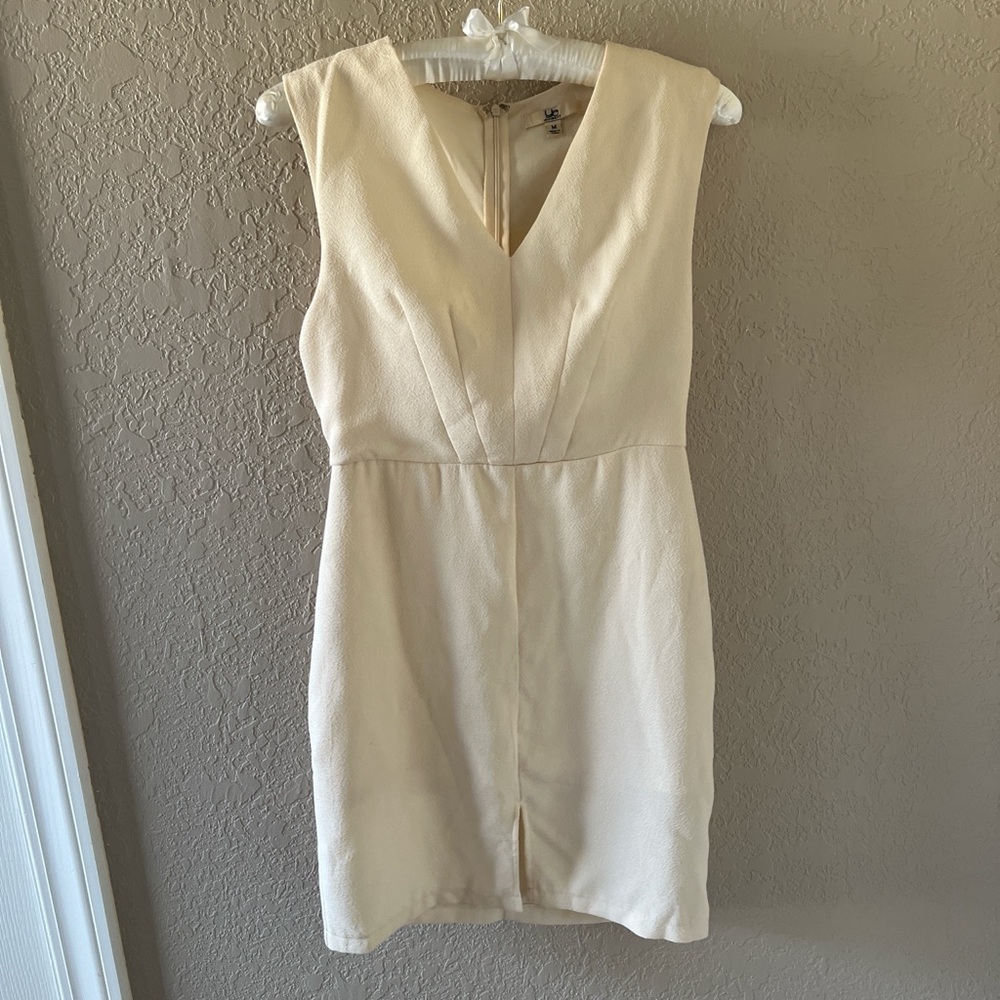 Elegant Cream Sleeveless Dress